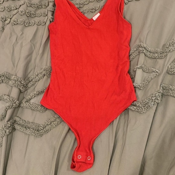 Bundle of 2! Garage hot red bodysuit and H&M black sleeveless crop top - Picture 1 of 6